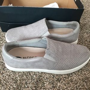 Dr. Scholl’s Be Free Slip Ons Size 8.5 Gray